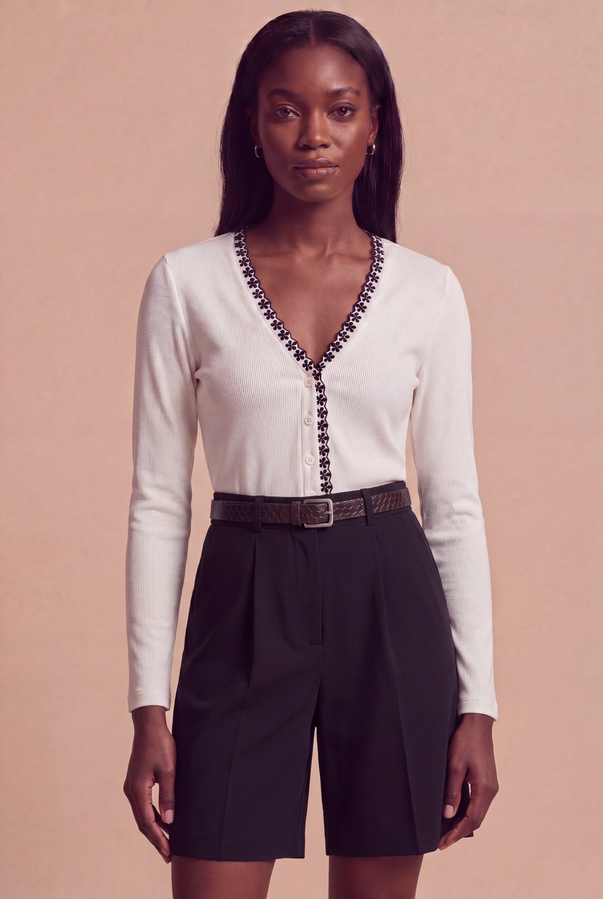 Cardigan Derya RUYA — Écru, détail buste